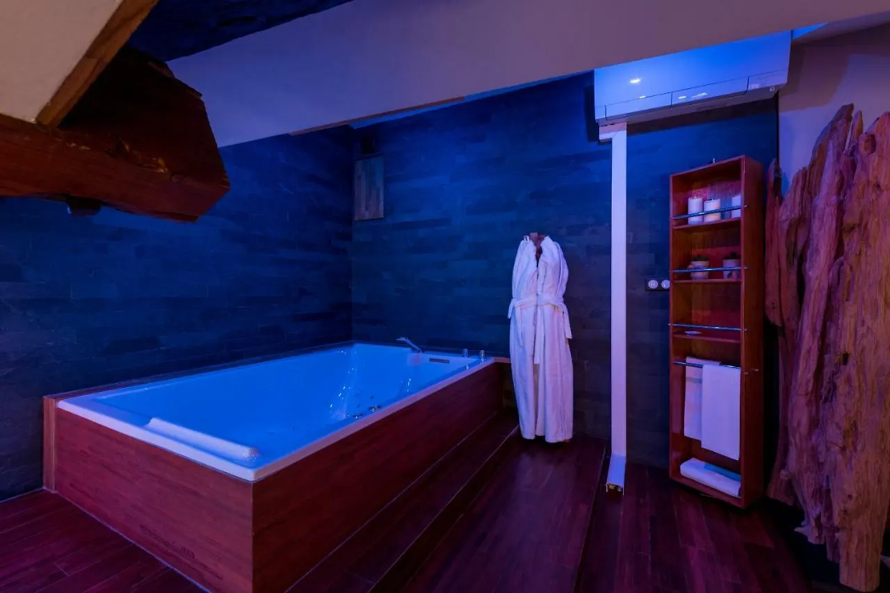 Les Suites Sainte Claire Annecy France